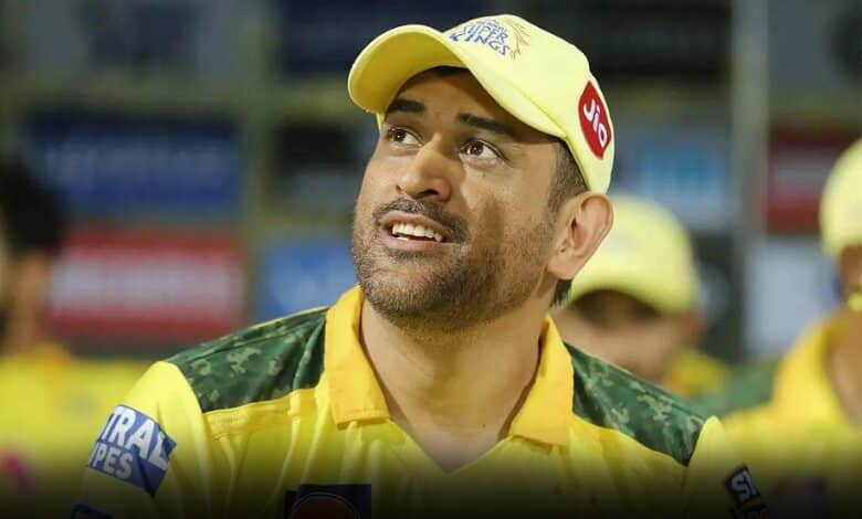 IPL 2023 Something is wrong with Dhoni, Hayden raises injury concerns